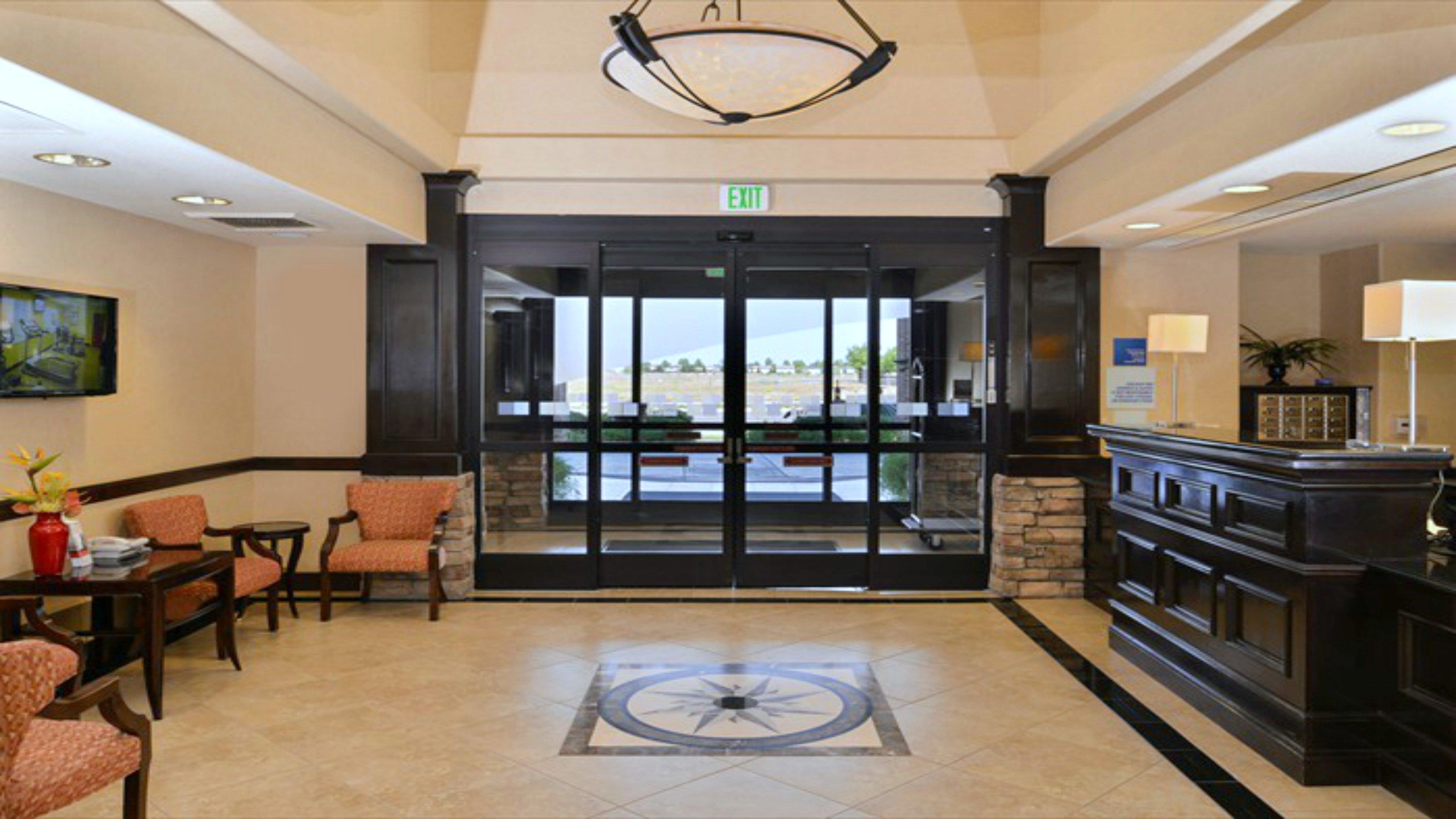 Holiday Inn Express Hotel & Suites Lincoln-Roseville Area, An Ihg Hotel Exterior foto