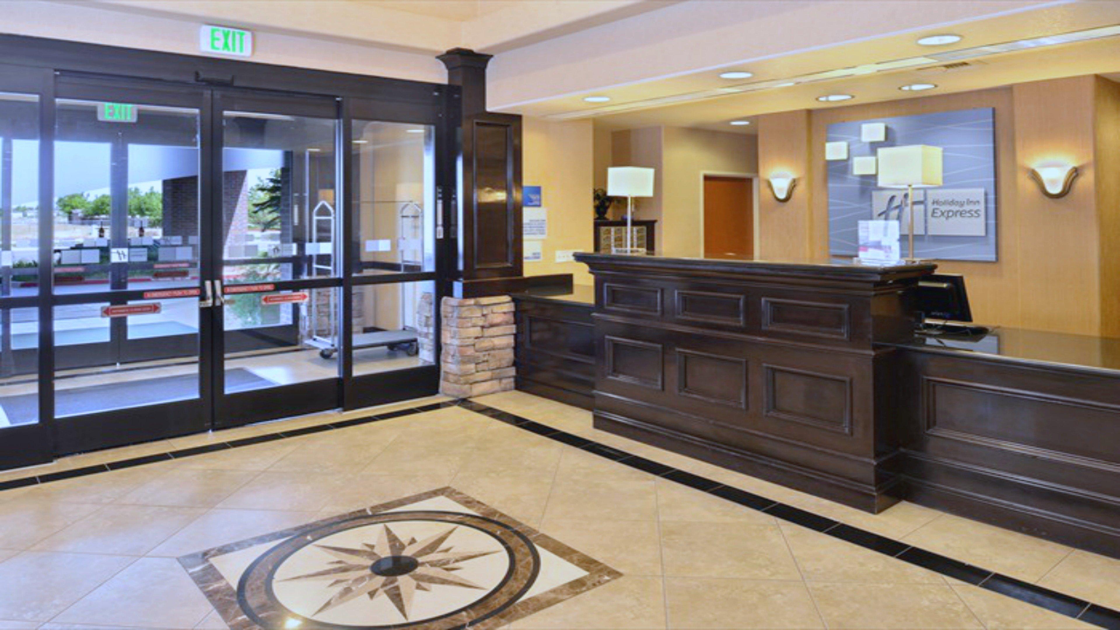 Holiday Inn Express Hotel & Suites Lincoln-Roseville Area, An Ihg Hotel Exterior foto