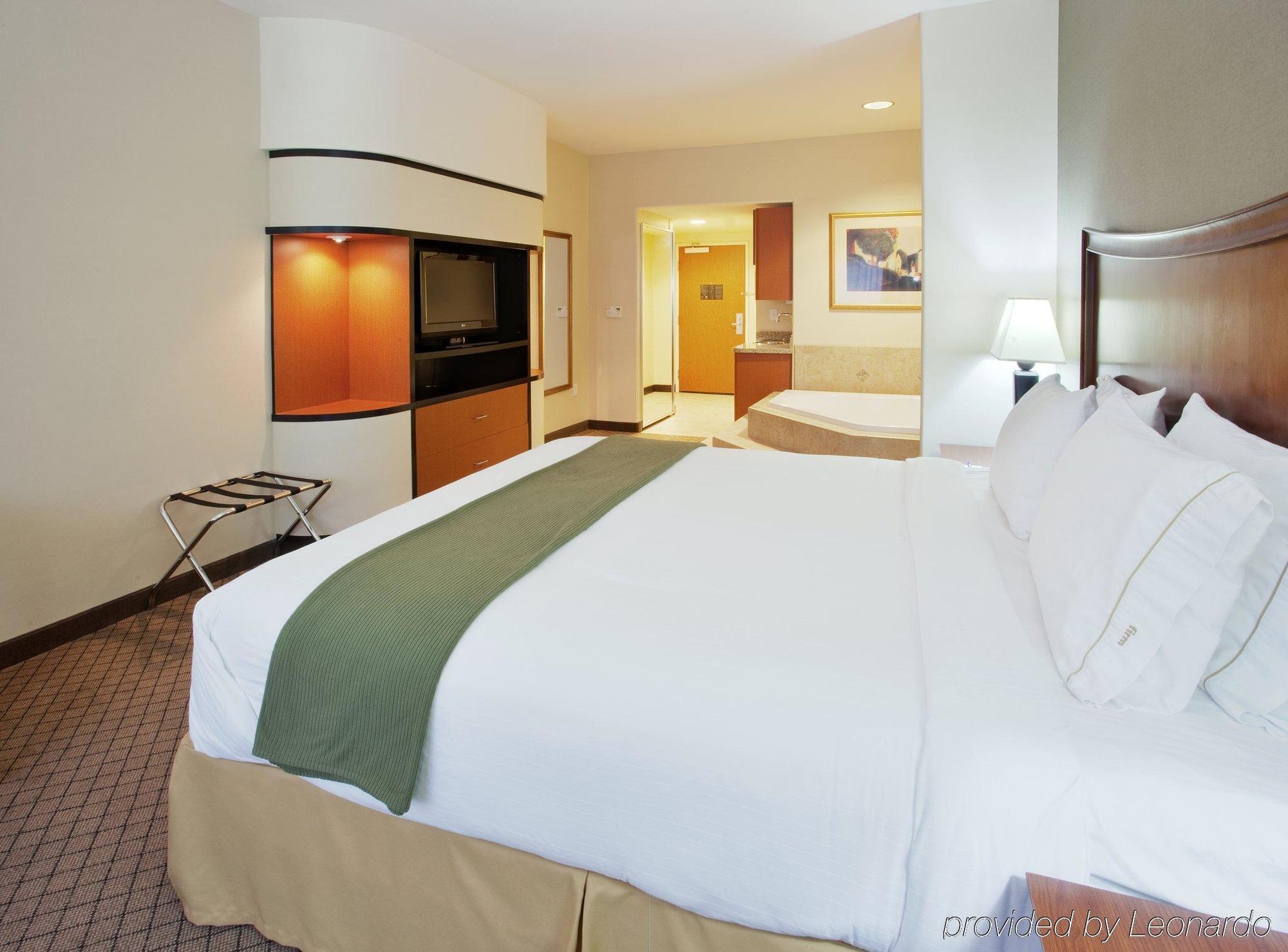Holiday Inn Express Hotel & Suites Lincoln-Roseville Area, An Ihg Hotel Exterior foto
